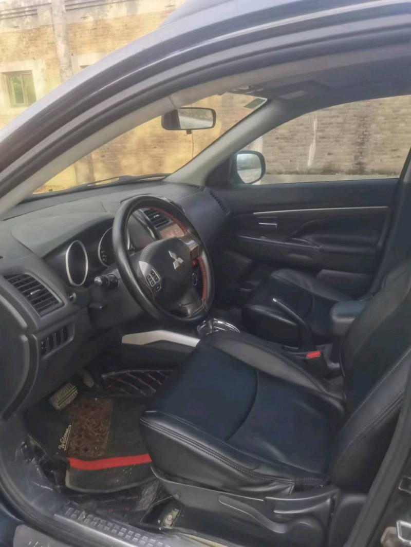 保定14年三菱劲炫7