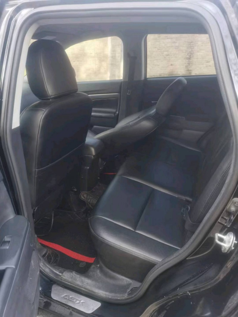 保定14年三菱劲炫8