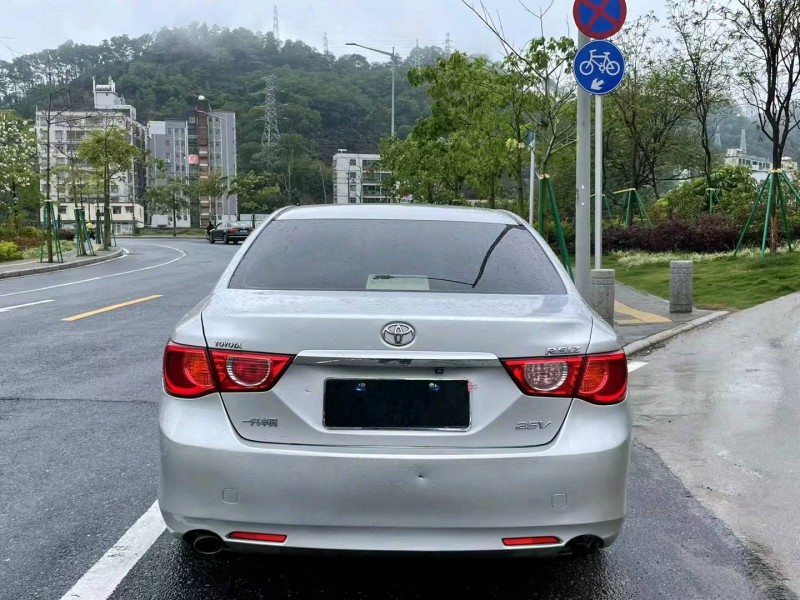 广州11年丰田锐志6