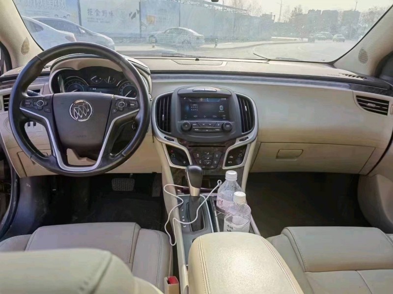 枣庄16年别克君越8