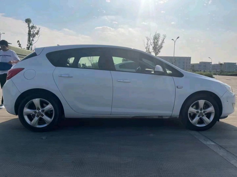 嘉兴14年别克英朗3