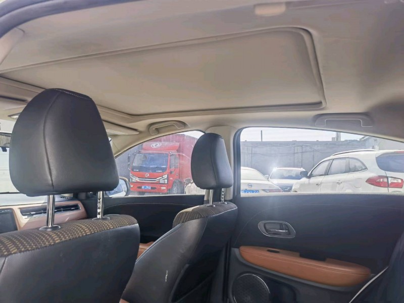 保定15年本田缤智8