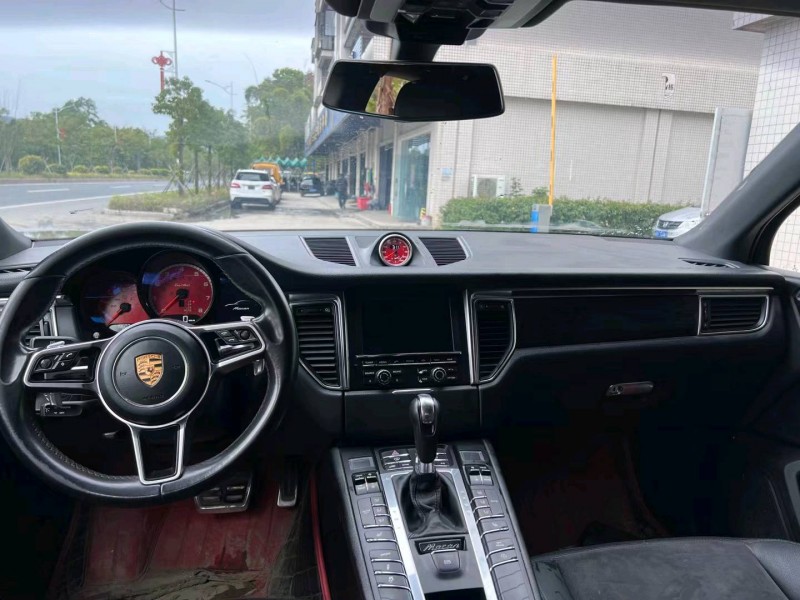 广州14年保时捷Macan8