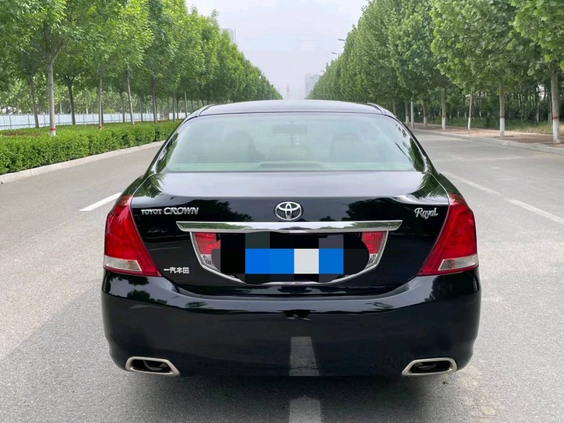 保定10年丰田皇冠5