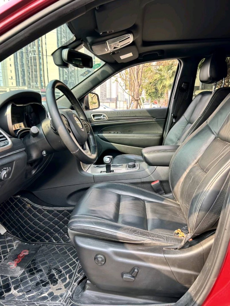 重庆16年Jeep大切诺基4