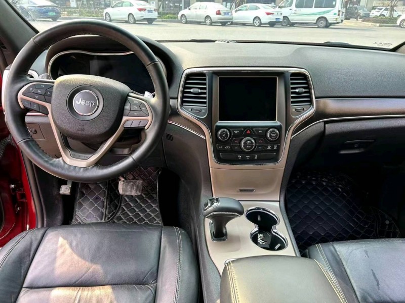 重庆16年Jeep大切诺基5