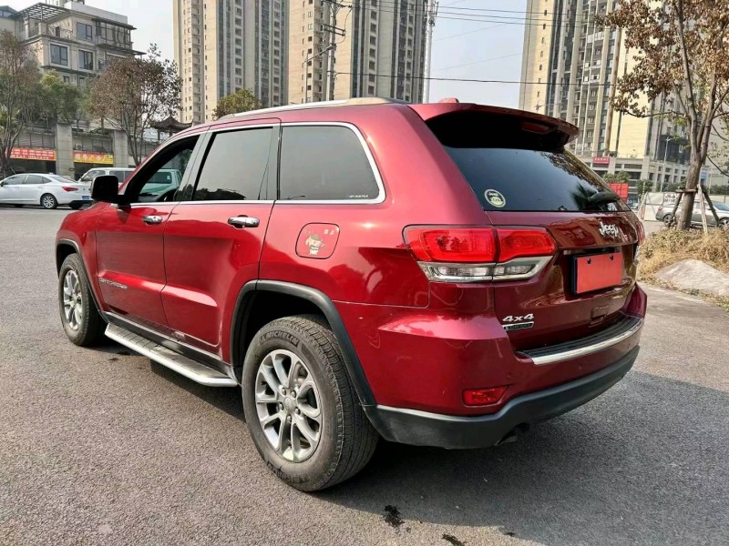 重庆16年Jeep大切诺基8