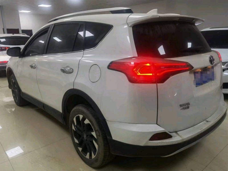 保定17年丰田RAV4荣放8
