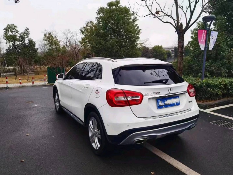徐州17年奔驰GLA8