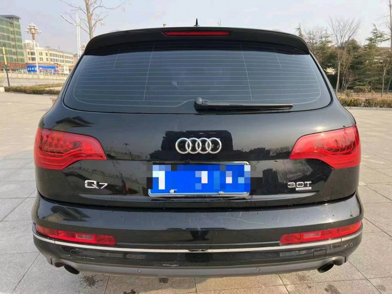 济南12年奥迪Q78