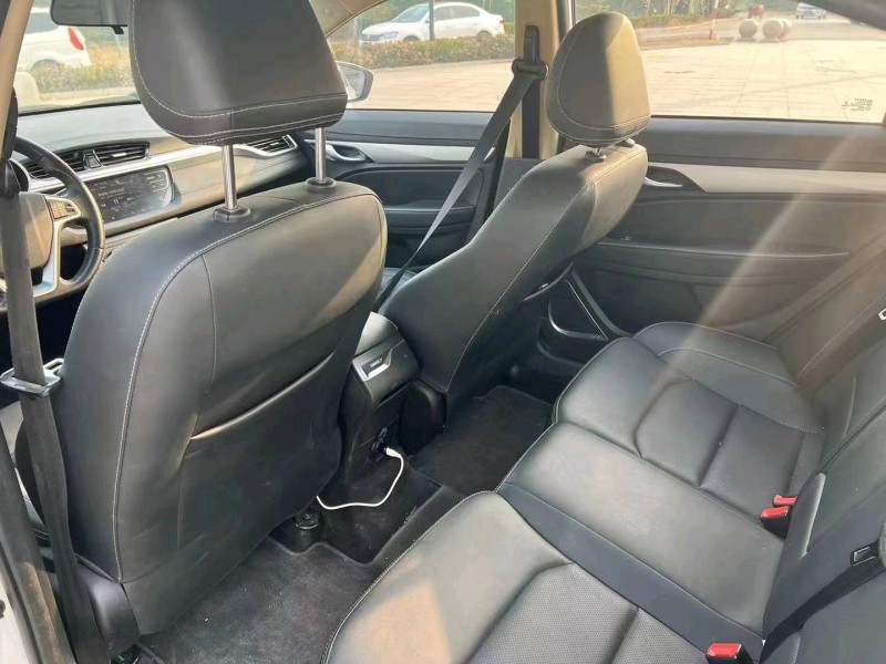 济南18年吉利帝豪5