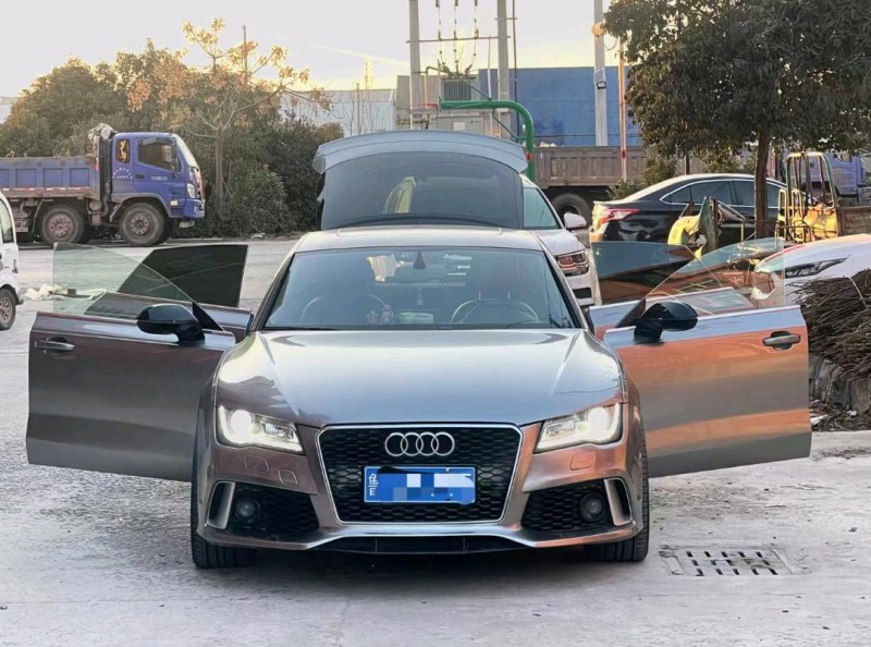 北京12年奥迪A7L1