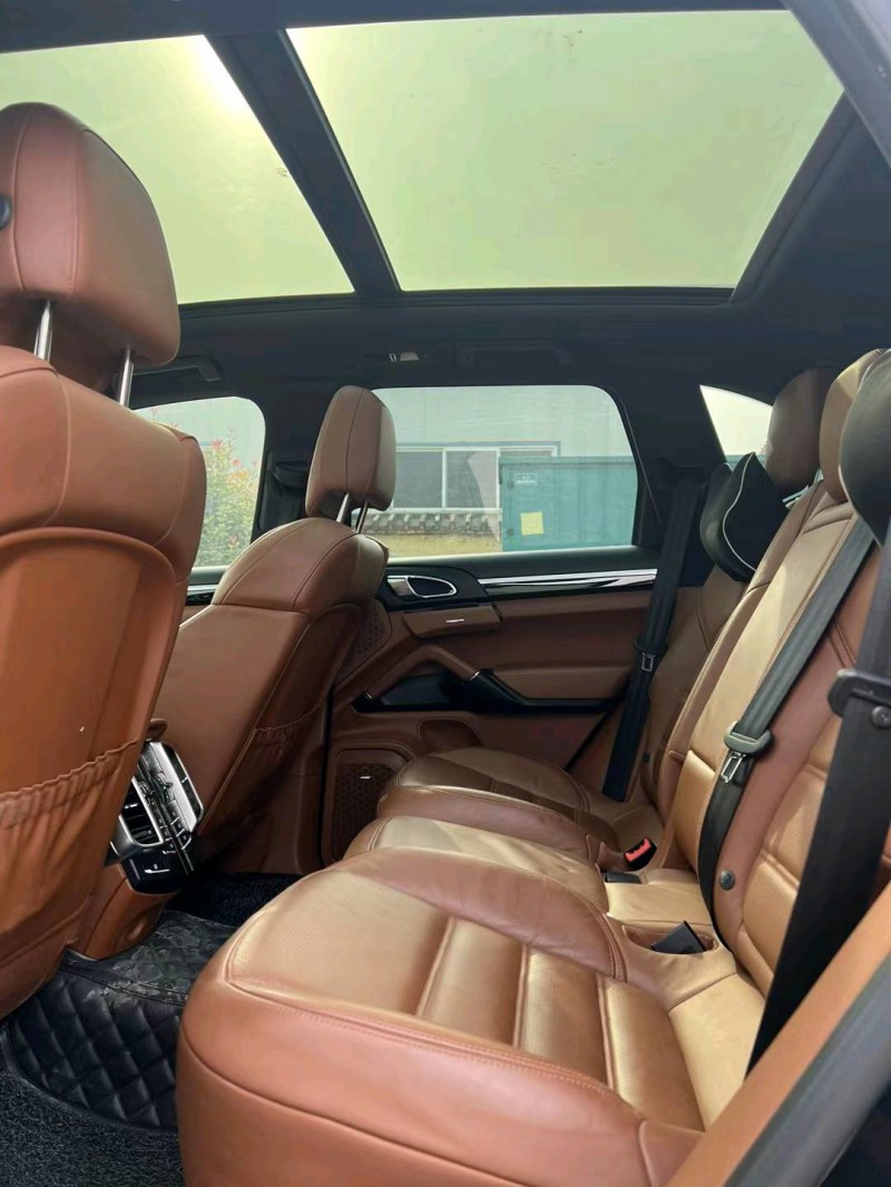 北京16年保时捷卡宴4