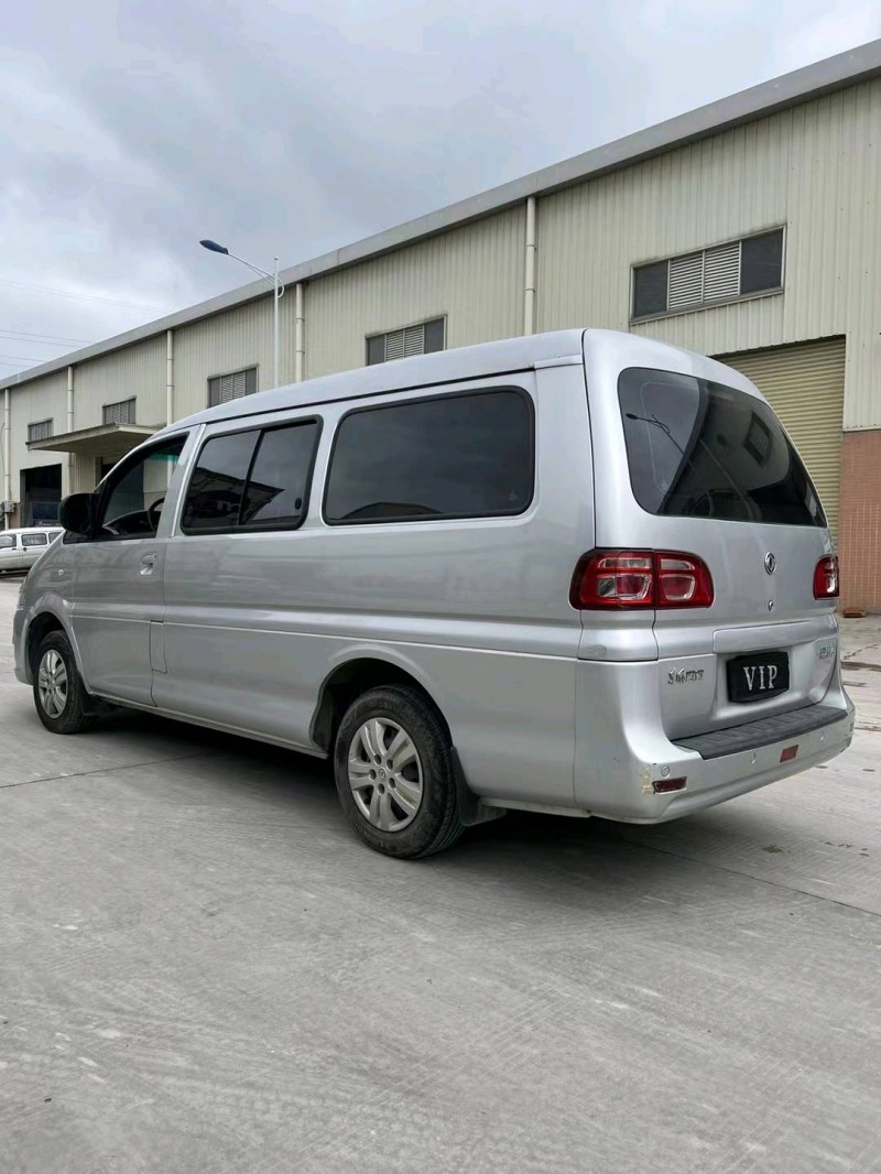 珠海18年东风菱智5