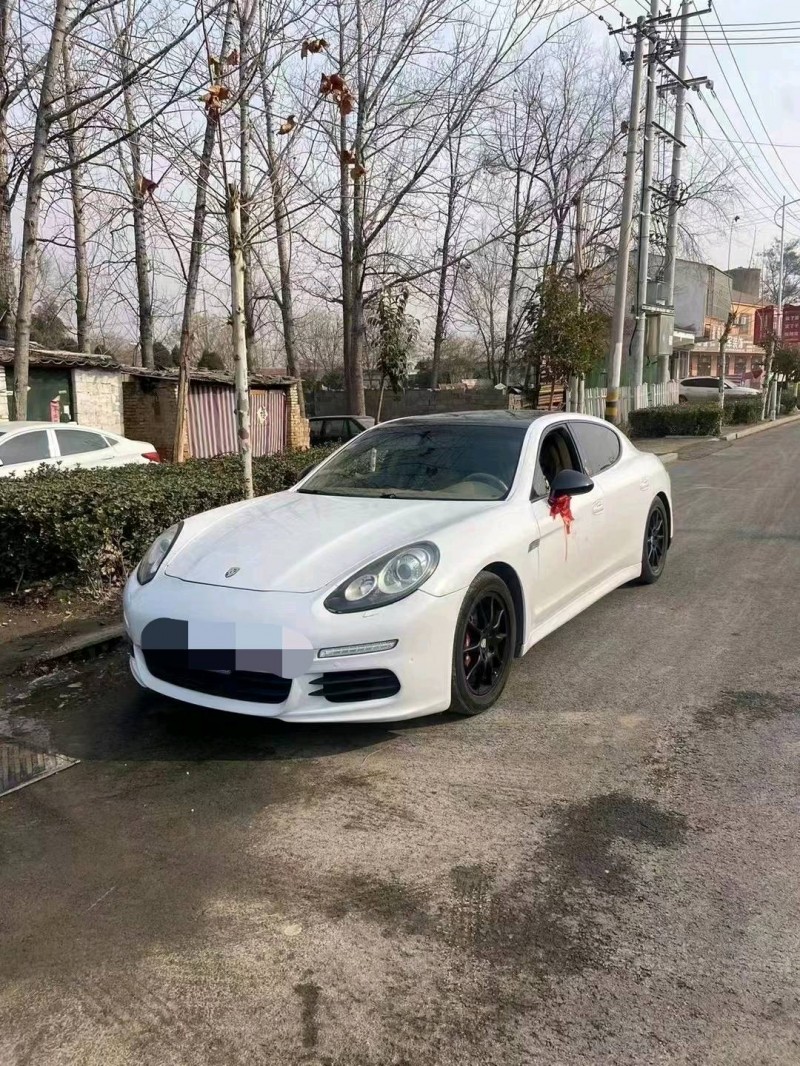济宁12年保时捷帕拉梅拉2