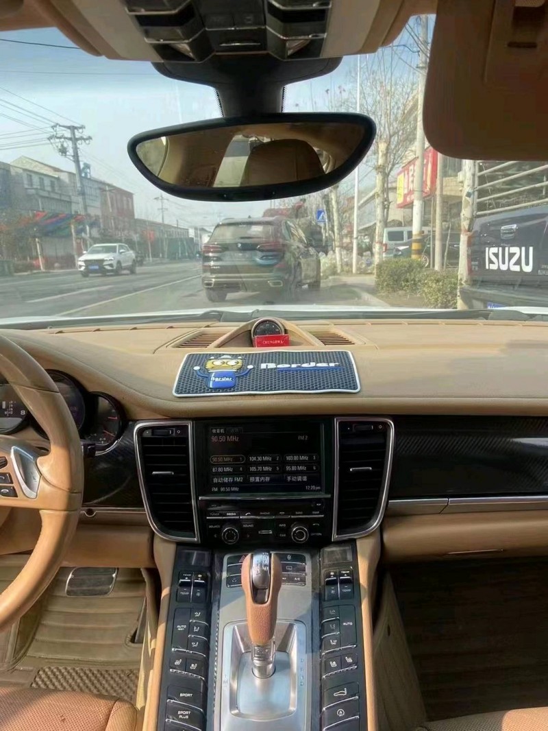 济宁12年保时捷帕拉梅拉4