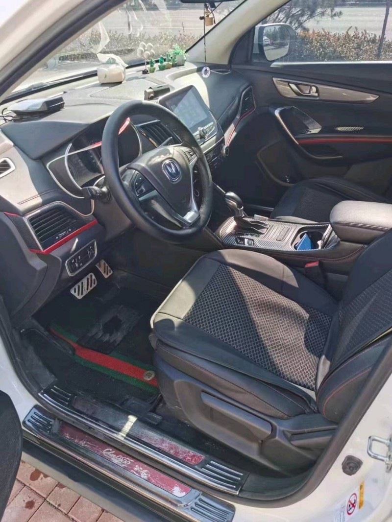 青岛18年长安汽车CS3