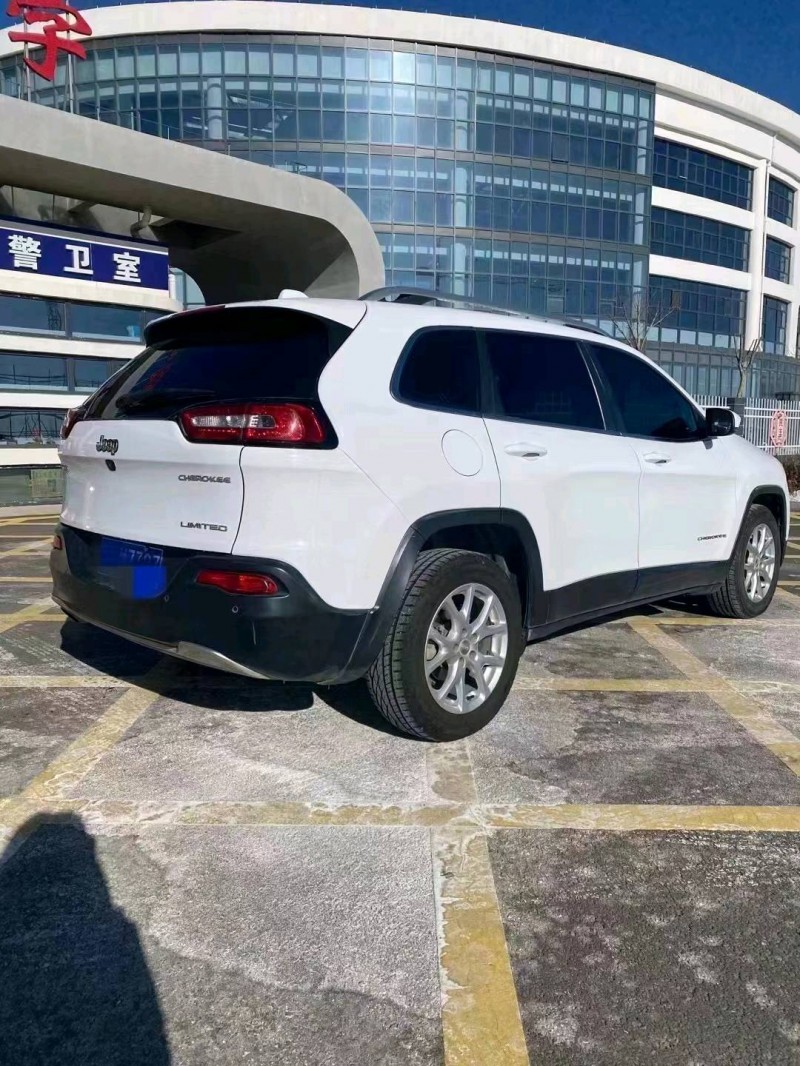 邢台19年Jeep自由光3