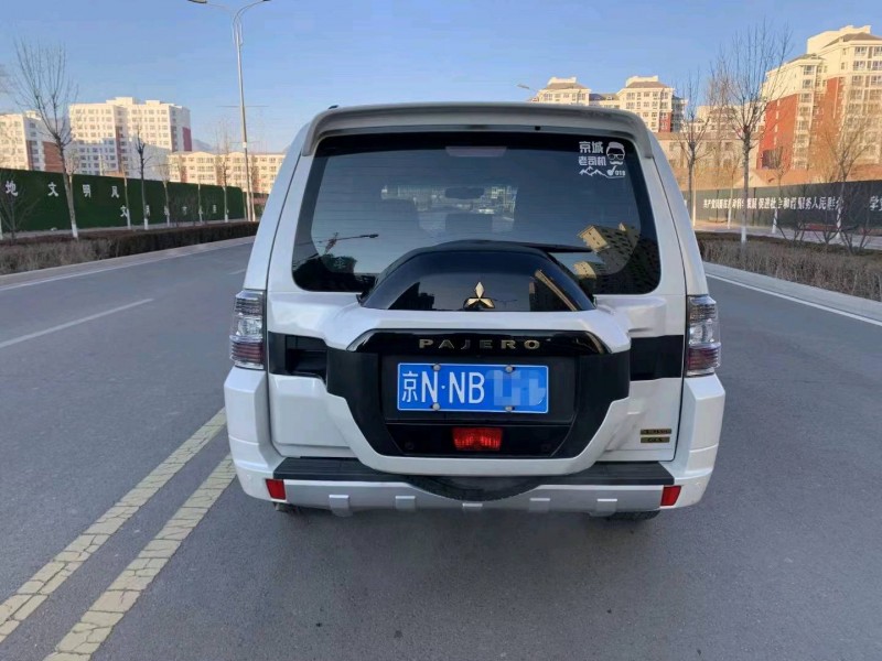 邯郸19年三菱帕杰罗3