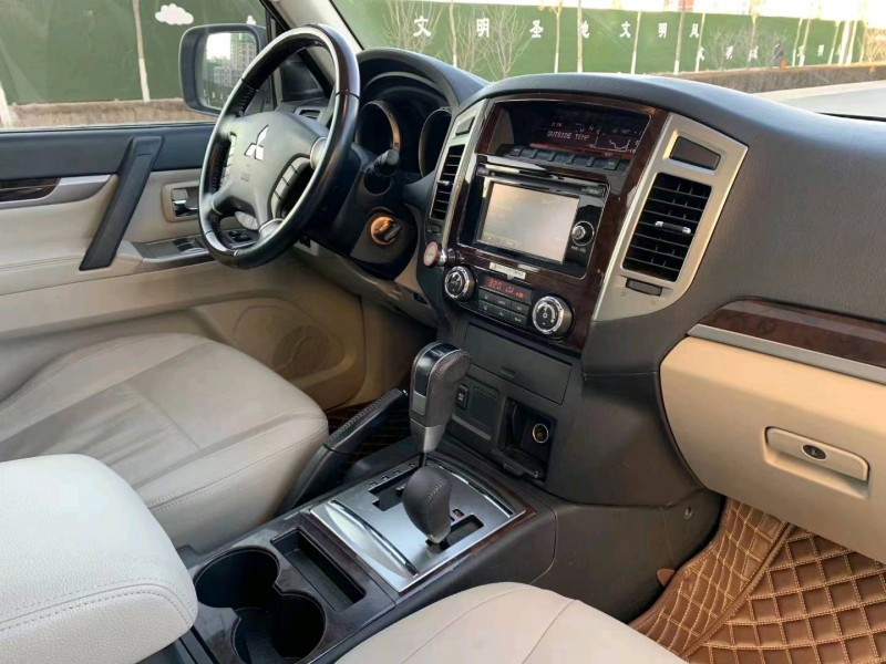 邯郸19年三菱帕杰罗1