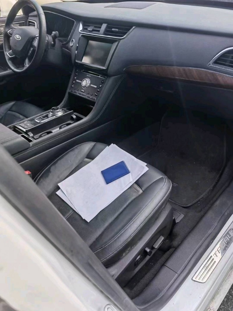 嘉兴17年福特金牛座3