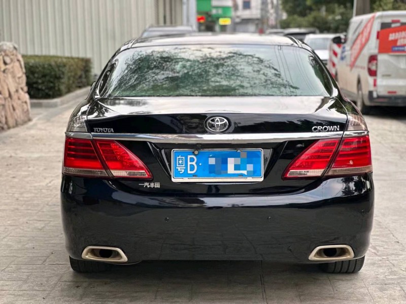 广州13年丰田皇冠9