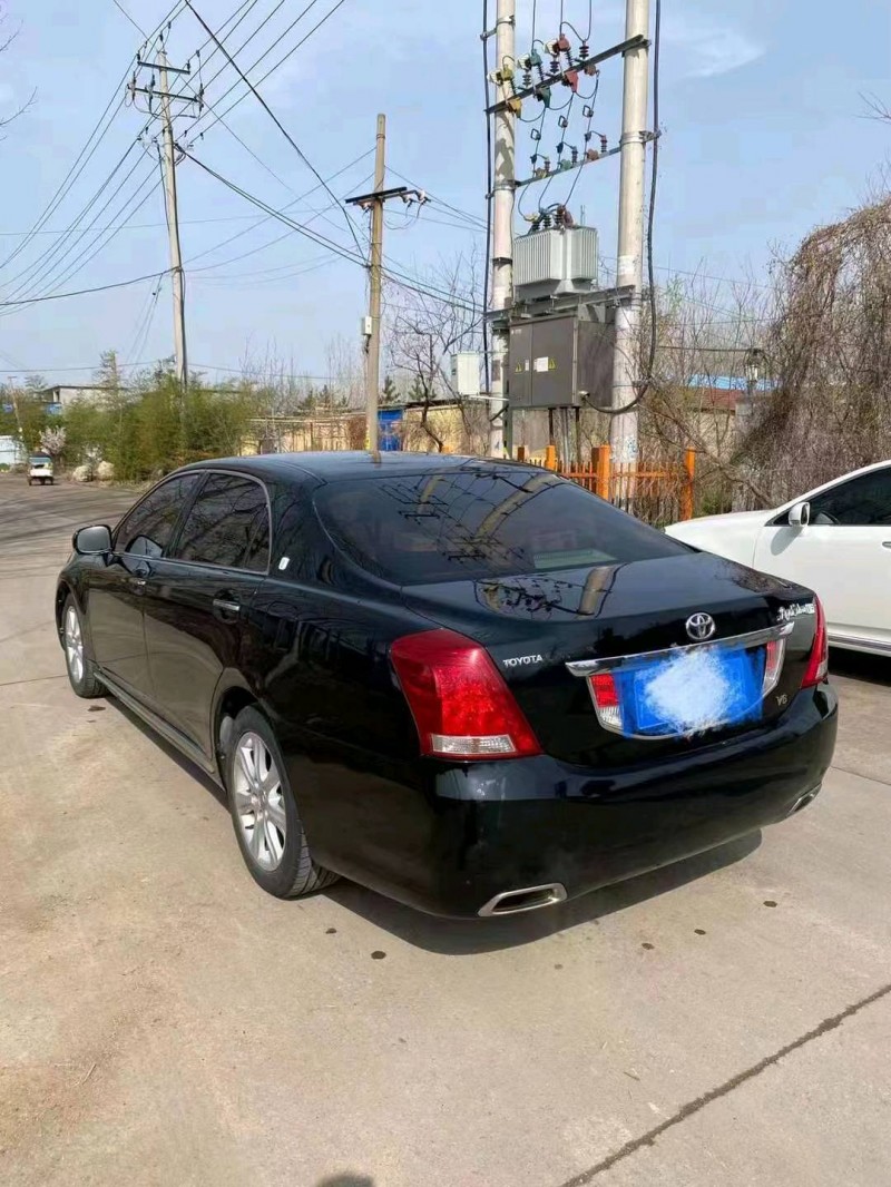 济南10年丰田皇冠4