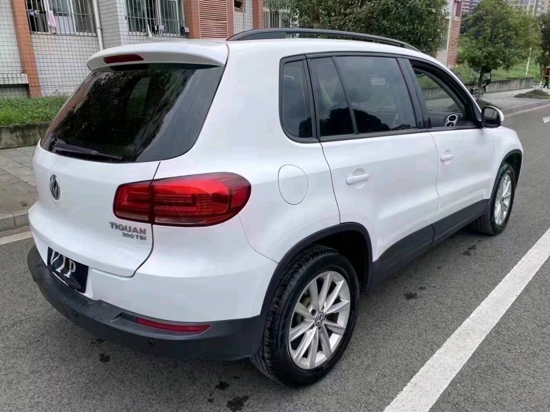 成都16年大众途观8