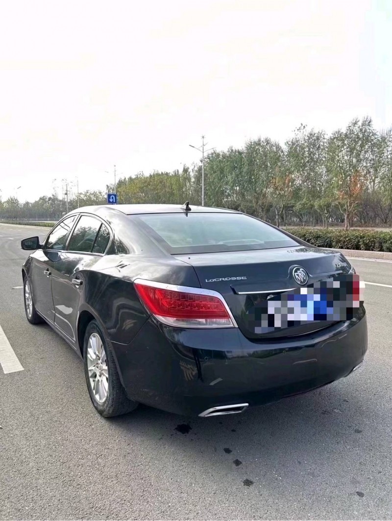 枣庄12年别克君越2