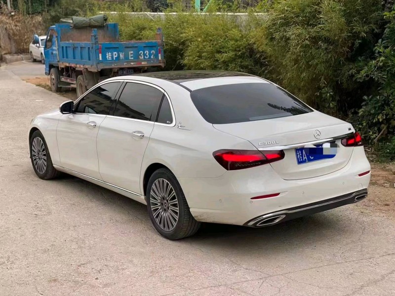 广州22年奔驰E8