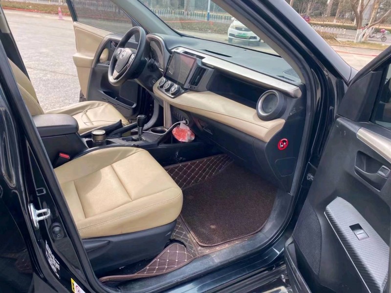 济南14年丰田RAV46