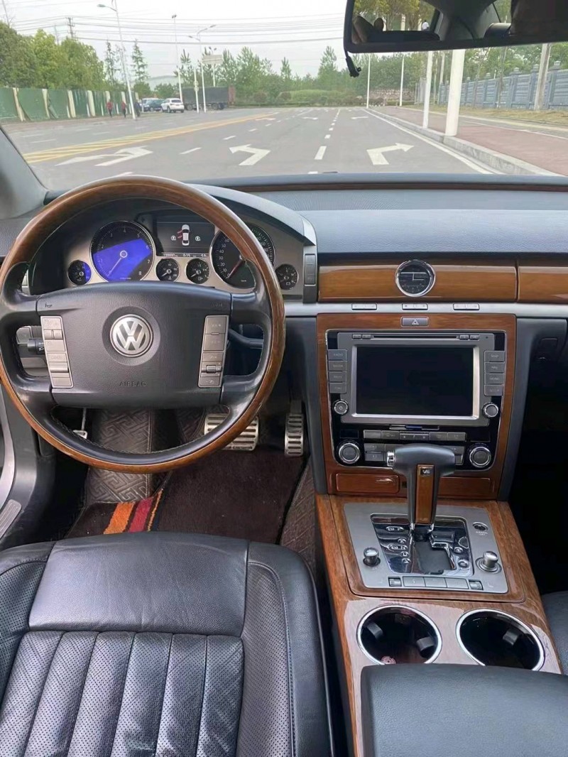 宜昌10年大众辉腾6