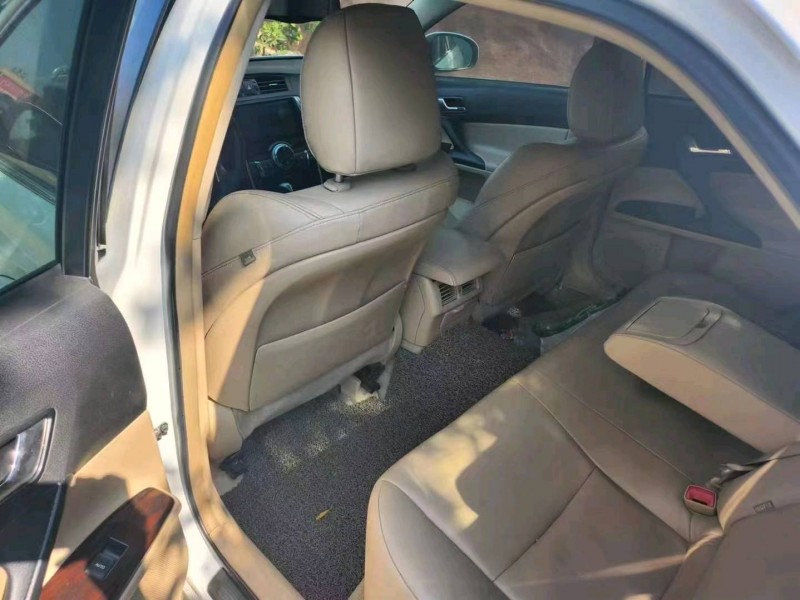 成都12年丰田锐志4