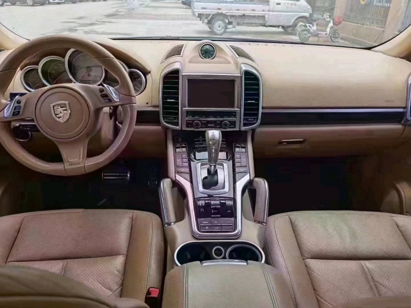 北京13年保时捷卡宴1