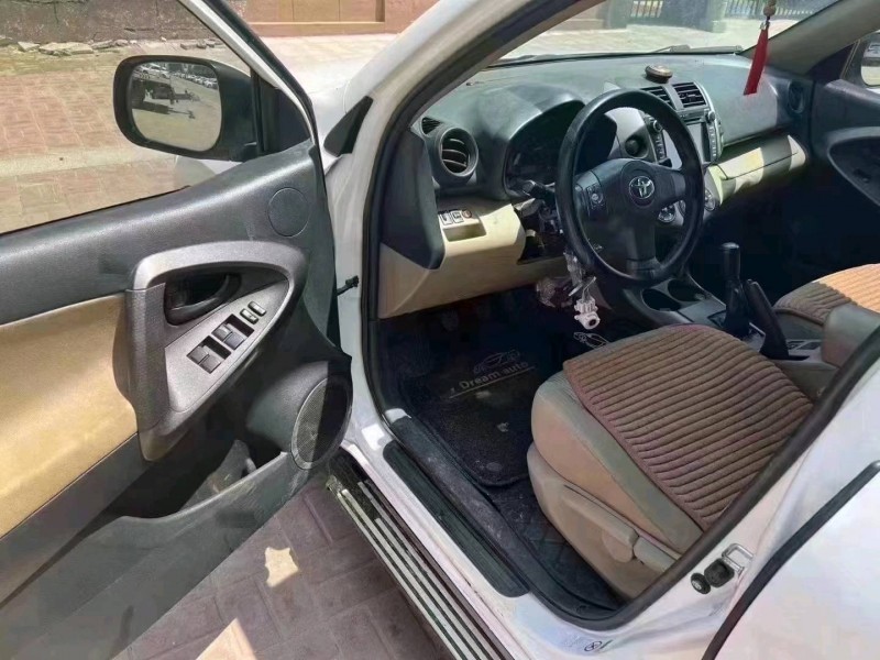 北京13年丰田RAV43