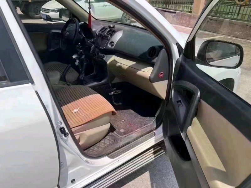 北京13年丰田RAV42