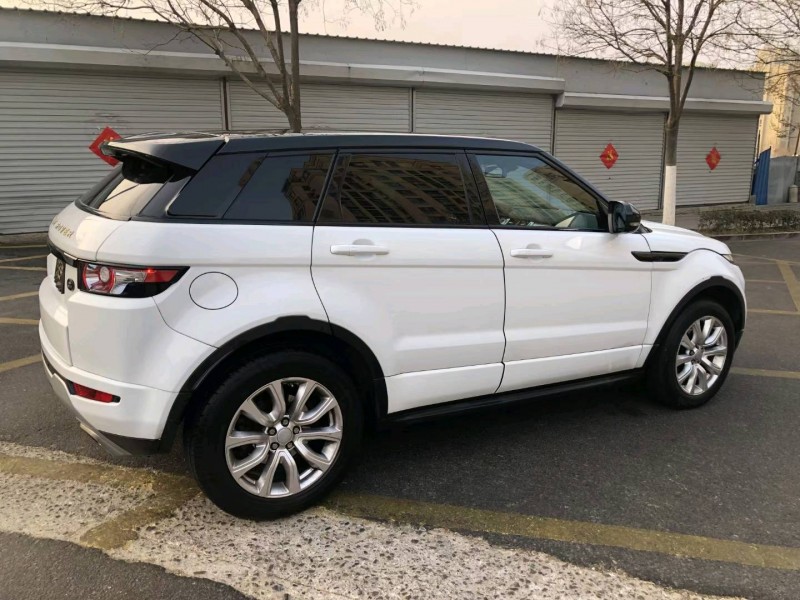 青岛12年路虎极光2