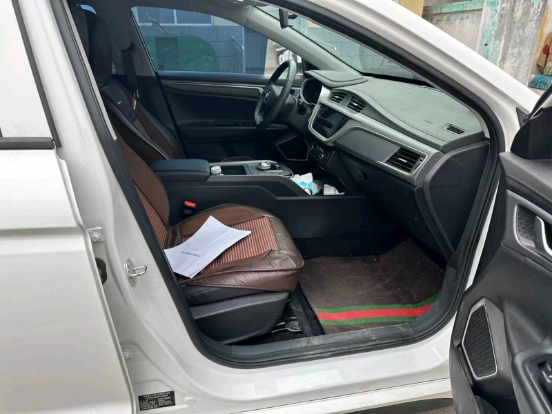 济南22年吉利枫叶5