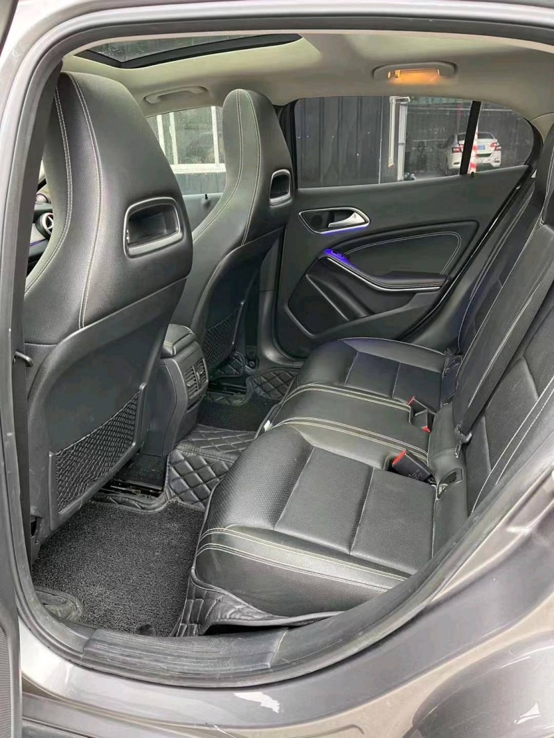 北京17年奔驰GLA4