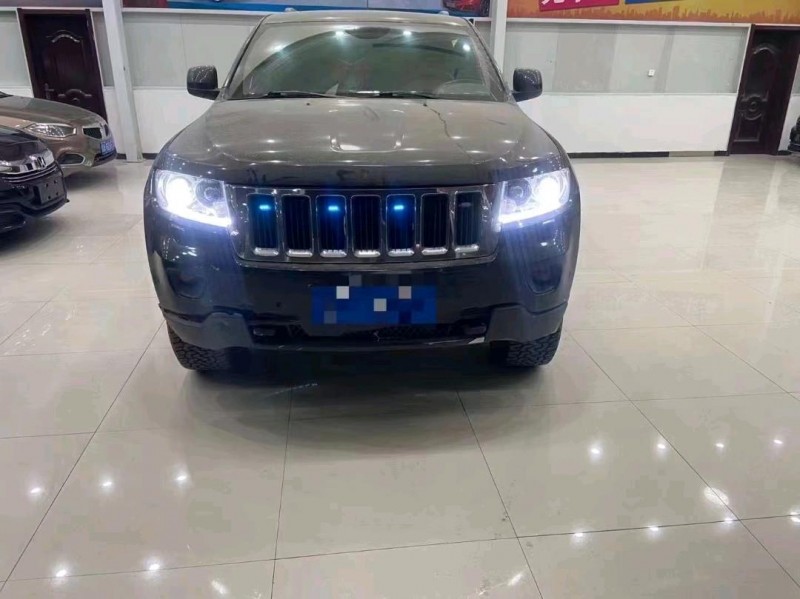 济南12年Jeep大切诺基9