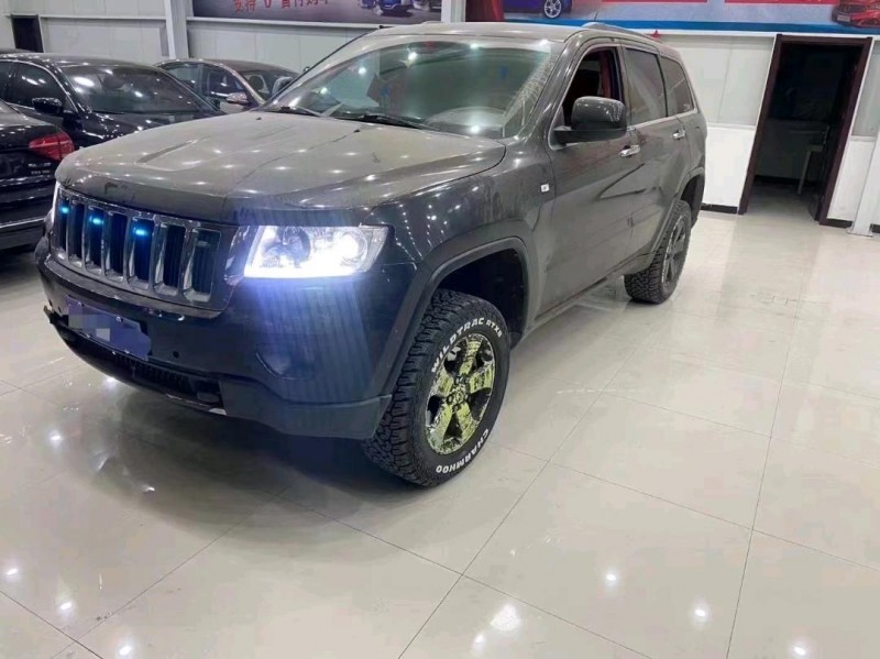 济南12年Jeep大切诺基8