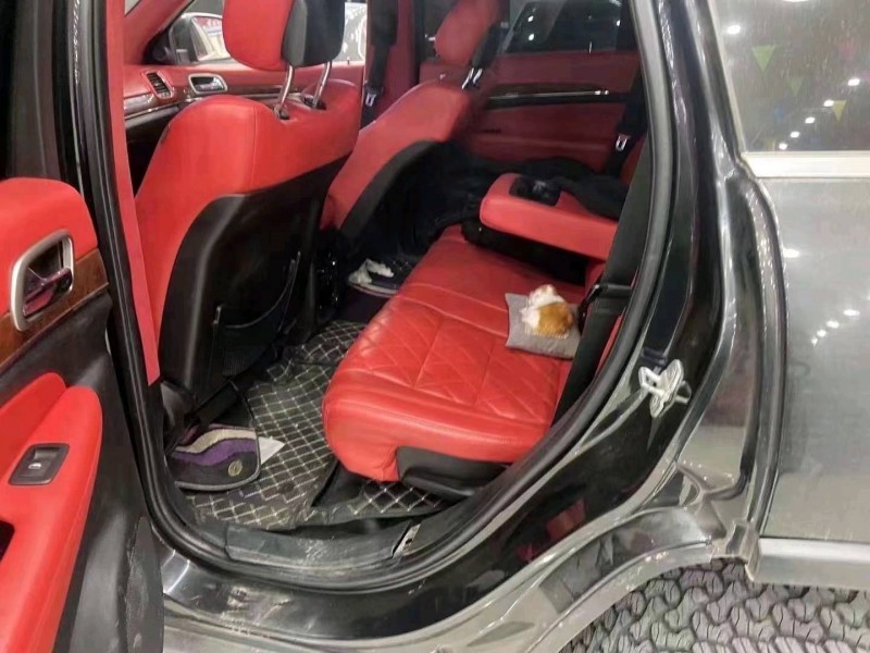 济南12年Jeep大切诺基6