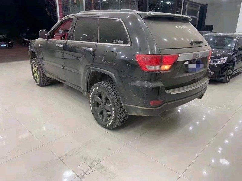 济南12年Jeep大切诺基2