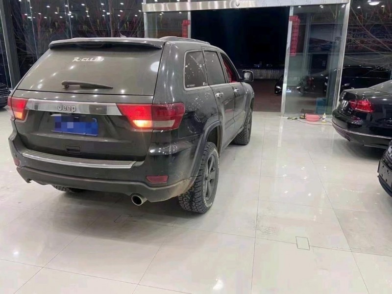 济南12年Jeep大切诺基1