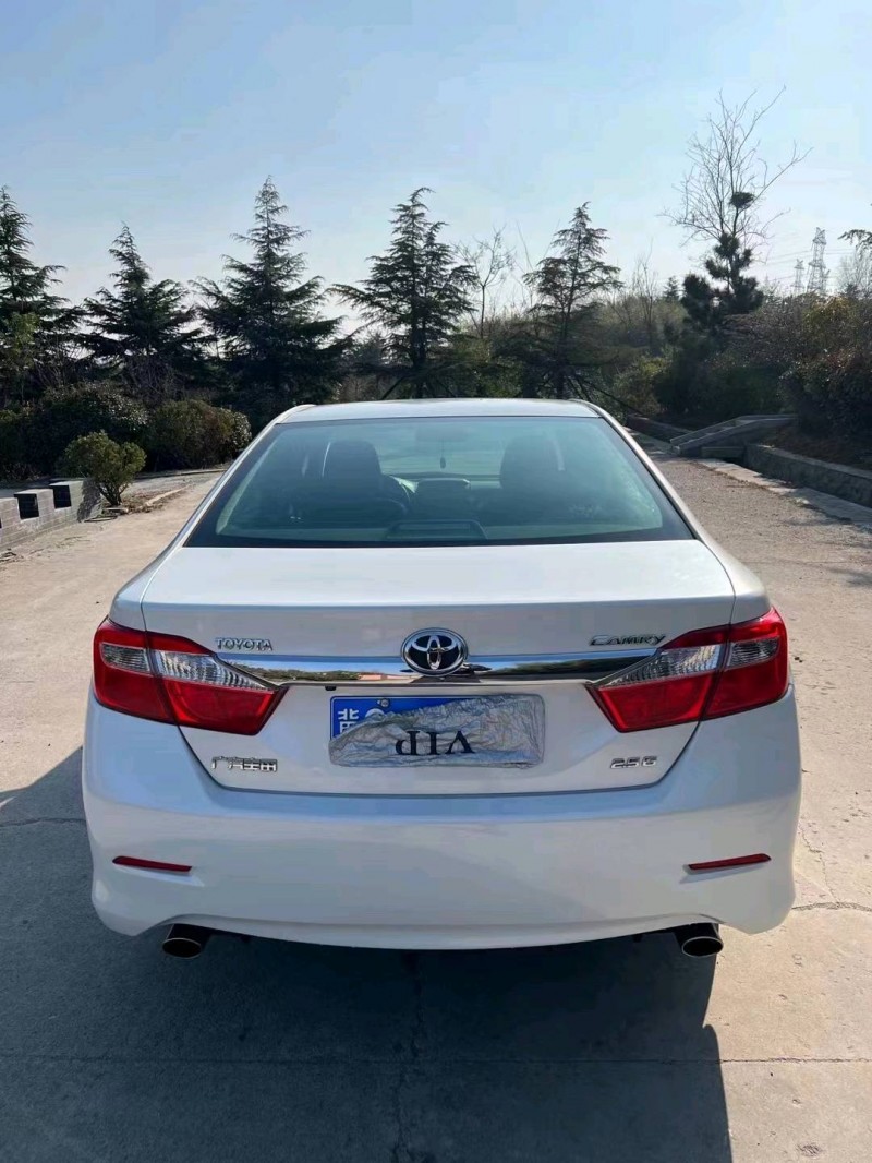 济南14年丰田凯美瑞1