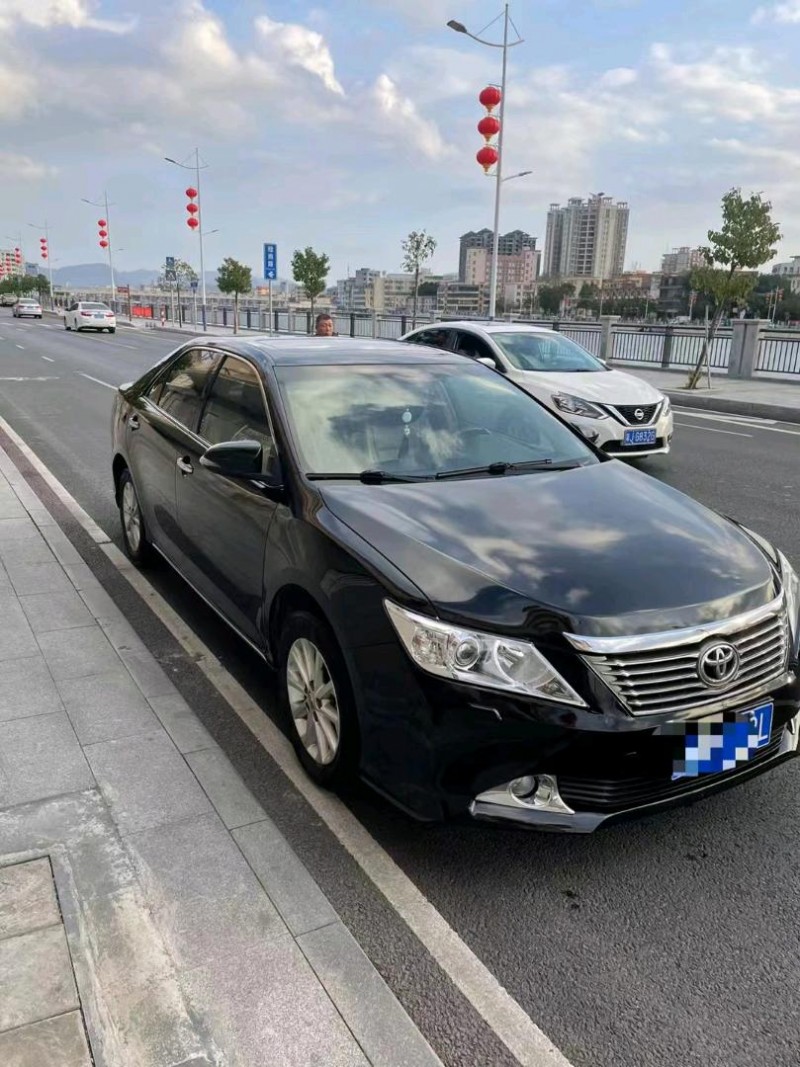 济南12年丰田凯美瑞5