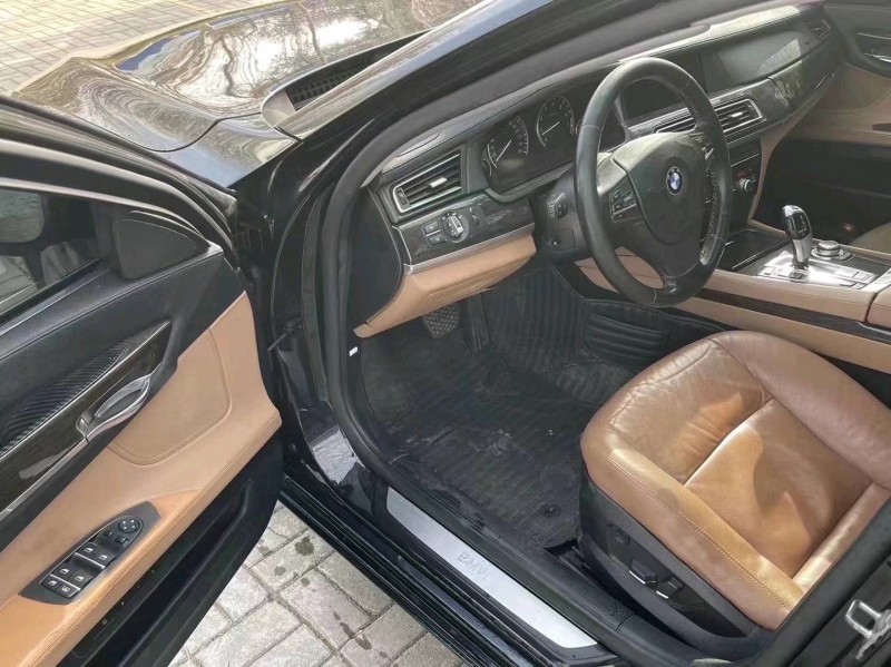 济宁11年宝马7系5