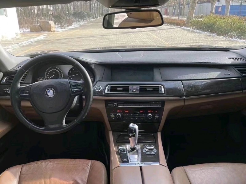 济宁11年宝马7系6