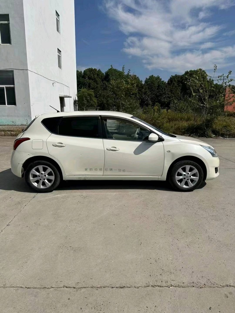 北京13年日产骐达1