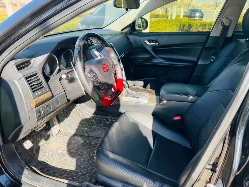 济南17年丰田锐志5